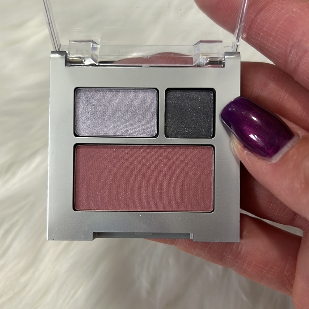 🆕 Clinique All About Shadow Duo & blushing blush powder
